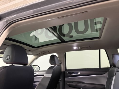 Used 2025 Volkswagen Atlas Peak Edition SE image 17