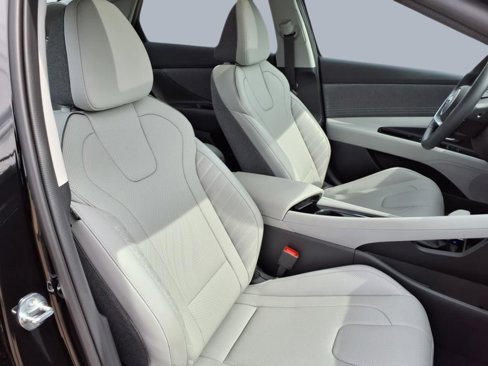 Used 2023 Hyundai Elantra Limited image 22