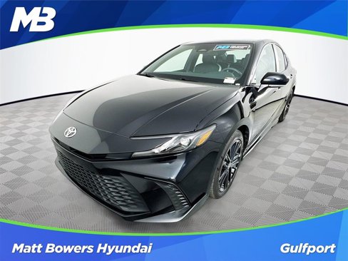 Used 2025 Toyota Camry SE image 1