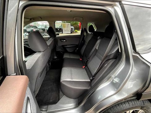 Certified 2022 Nissan Rogue SV image 15