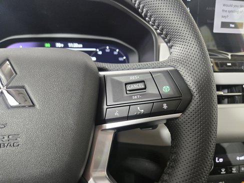 New 2025 Mitsubishi Outlander SE image 16