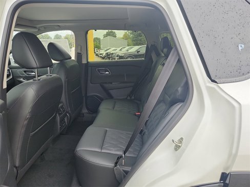 New 2026 Nissan Rogue Platinum image 5