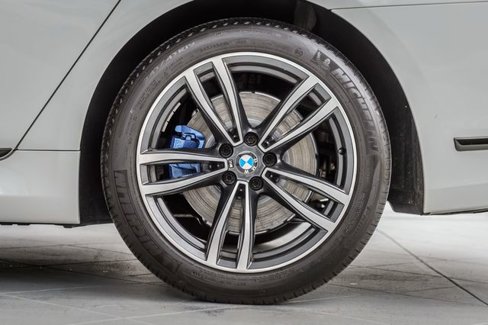 Used 2021 BMW 740i xDrive w/ M Sport Package image 14