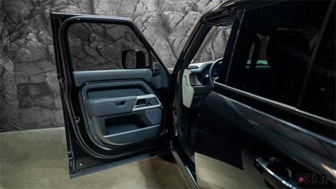 Used 2022 Land Rover Defender 110 S image 4