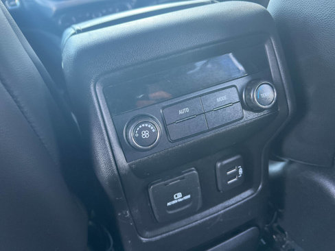 Used 2019 GMC Acadia SLT image 30