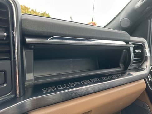 Certified 2024 Ford F250 Lariat w/ Chrome Package image 38