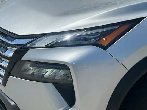 Used 2025 Nissan Rogue SV image 11