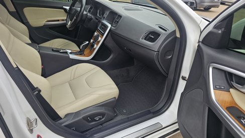 Used 2018 Volvo S60 T5 Inscription Platinum image 30