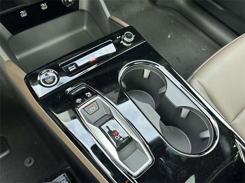New 2025 Audi Q6 e-tron Prestige image 12