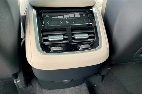 New 2026 Volvo XC90 B6 Plus w/ Protection Package Premier image 16