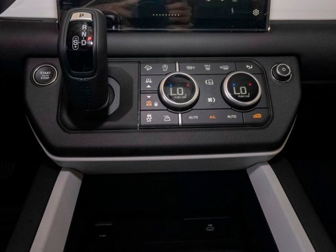New 2025 Land Rover Defender 130 X-Dynamic SE image 26