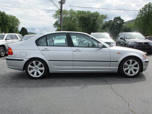 Used 2002 BMW 325i Sedan image 7
