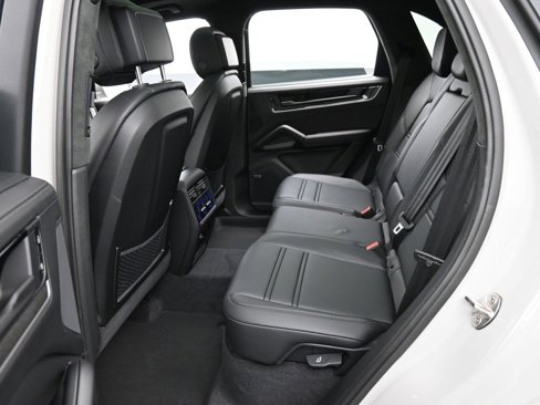 New 2025 Porsche Cayenne Turbo image 25