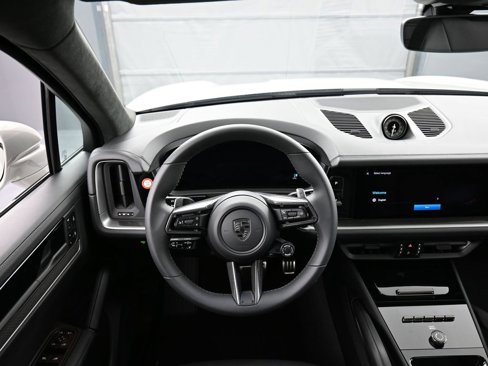 New 2025 Porsche Cayenne Turbo image 18