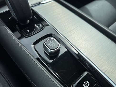 Certified 2025 Volvo XC90 B5 Core image 28