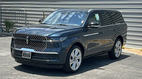 New 2025 Lincoln Navigator Reserve image 2