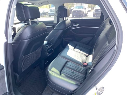 Used 2021 Audi e-tron Prestige w/ Prestige Package image 9