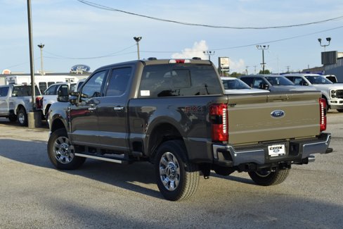 New 2026 Ford F250 Lariat w/ Lariat Premium Package image 4