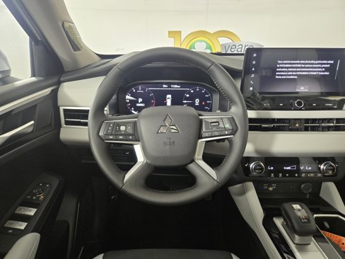 New 2025 Mitsubishi Outlander SE image 14