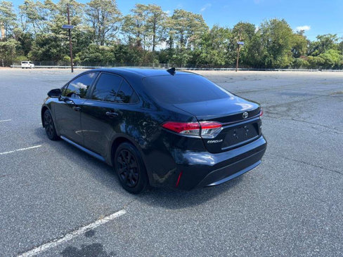 Used 2020 Toyota Corolla LE image 6