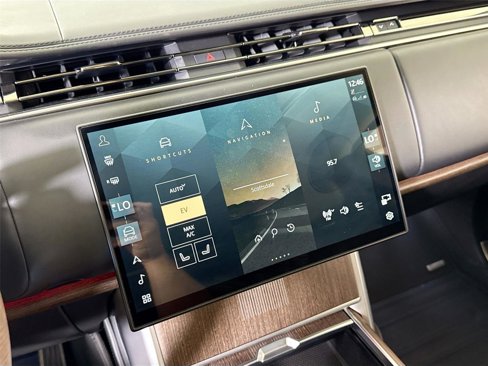 Used 2025 Land Rover Range Rover Autobiography image 16