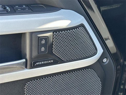 Used 2024 Land Rover Defender 110 SE image 24