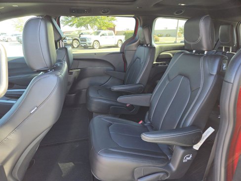 New 2025 Chrysler Pacifica Select image 13