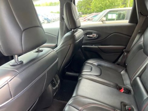 Used 2019 Jeep Cherokee Trailhawk w/ Comfort/Convenience Group image 19