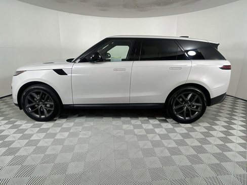 Used 2025 Land Rover Range Rover Sport SE image 2