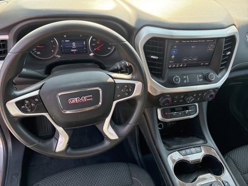 Used 2023 GMC Acadia SLE w/ Driver Convenience Package image 4