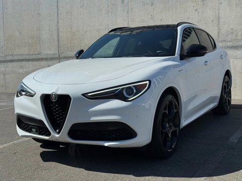 Used 2022 Alfa Romeo Stelvio Veloce image 12