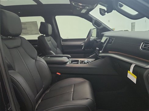 New 2025 Jeep Wagoneer L Series II w/ Premium Group I image 35