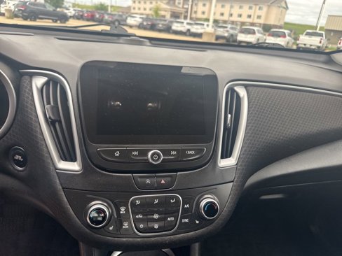 Used 2024 Chevrolet Malibu LT image 11