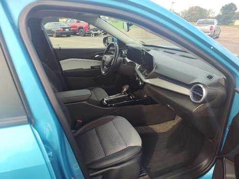 Used 2025 Chevrolet Trax LT w/ Driver Confidence Package image 15
