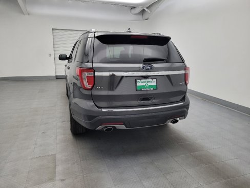 Used 2018 Ford Explorer XLT w/ Equipment Group 202A image 6