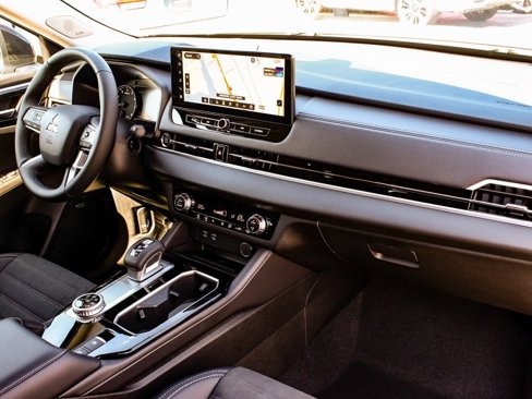 New 2025 Mitsubishi Outlander AWD image 43