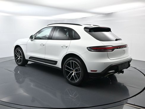 Certified 2025 Porsche Macan image 3