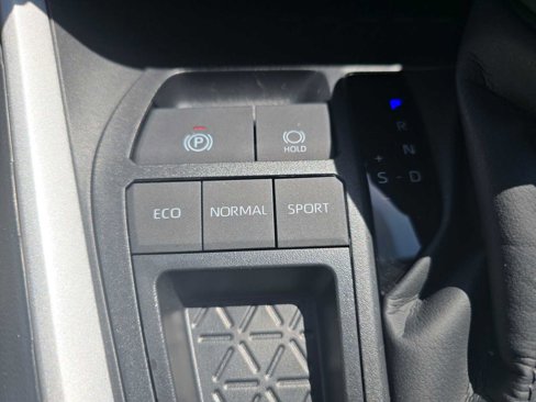 Certified 2025 Toyota RAV4 LE image 30