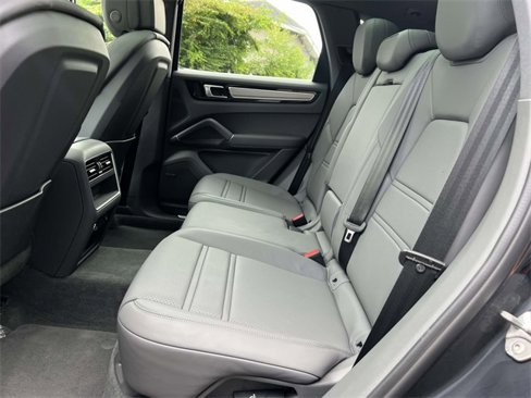 Certified 2023 Porsche Cayenne image 16