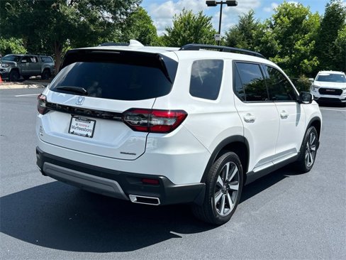 Used 2025 Honda Pilot Touring image 4