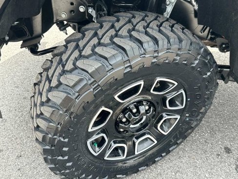 New 2025 Ford F250 Platinum w/ FX4 Off-Road Package image 39
