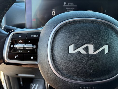 Used 2024 Kia Sorento S image 25