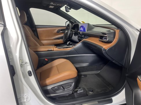 Certified 2025 Toyota Crown Signia image 30