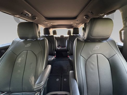 New 2026 Chrysler Pacifica Limited image 2