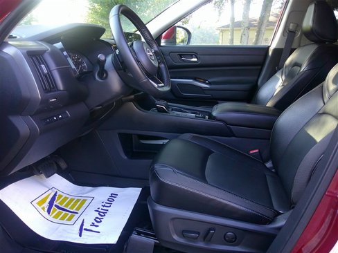 Used 2023 Nissan Pathfinder SL image 10