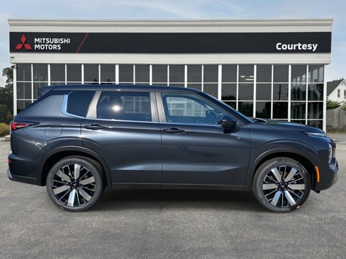 New 2025 Mitsubishi Outlander SE image 2