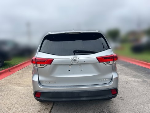 Used 2019 Toyota Highlander XLE image 6