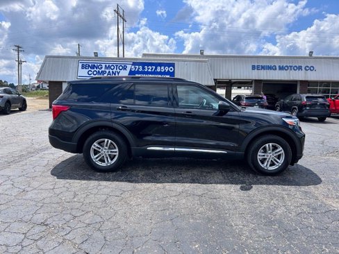 Used 2021 Ford Explorer XLT w/ Equipment Group 202A image 2