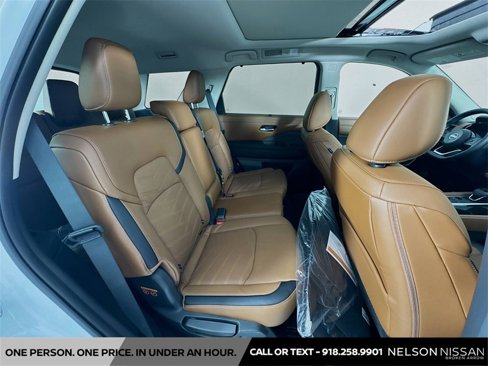 New 2025 Nissan Pathfinder Platinum image 30