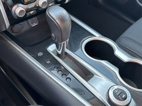 Used 2019 Nissan Pathfinder SV image 36